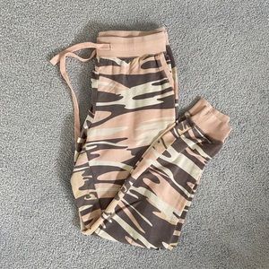 *rare* Z SUPPLY pink Camo jogger pant